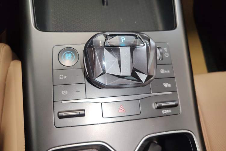 Used BYD Song Pro New Energy 2025 Second-Generation DM-i 75KM Leading Edition Gear Lever