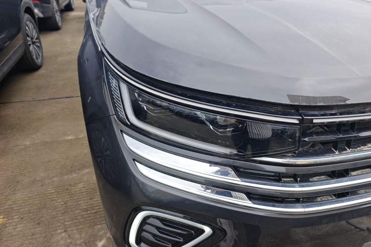 Used Volkswagen Tavendor 2026 Model 330TSI Luxury Journey—Shared Enjoyment Edition Right Front Headlight