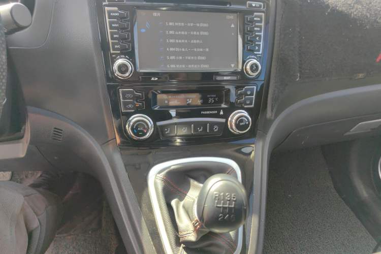 Used Haval H6 2016 Upgraded Model 1.5T Manual Two-Wheel Drive Urban Version Audio And AC Panel