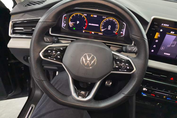 Used Volkswagen Tiguan L 2023 330TSI Automatic Two-Wheel Drive R-Line Enjoyment Edition Steering Wheel