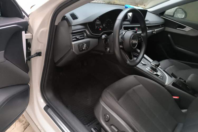 Used Audi A4L 2019 40 TFSI Ambition China VI
