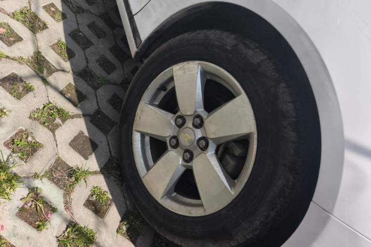 Used Chevrolet Malibu 2014 2.0L Automatic Comfort Edition Right Front Wheel Hub