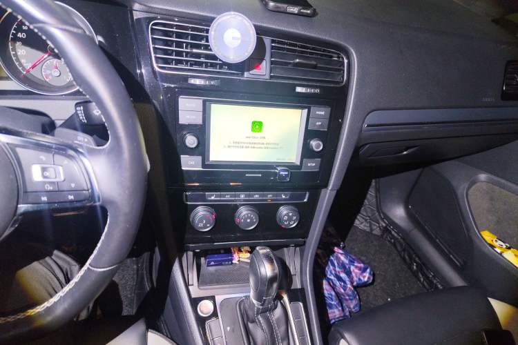 Used Volkswagen Golf 2018 280TSI Automatic R-Line Model Audio And AC Panel