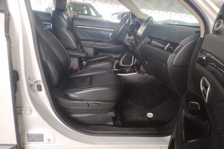 Used Mitsubishi Outlander 2019 2.0L Two-Wheel Drive Comfort Edition 5 Seats China VI Standard Right Front Seat