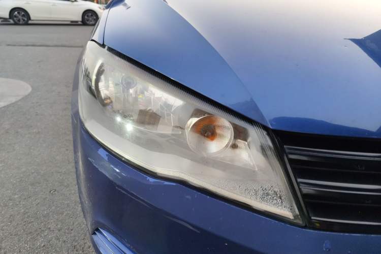 Used Volkswagen Jetta 2013 1.4L Manual Fashion Model Right Front Headlight