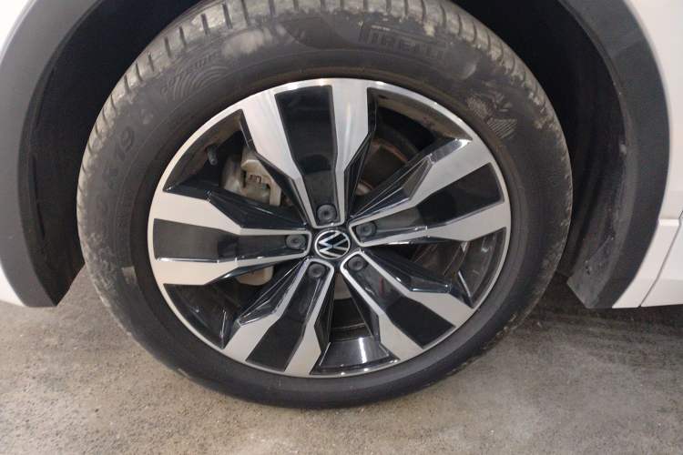 Used Volkswagen Tiguan L 2022 330TSI Automatic Two-Wheel Drive R-Line Enhanced Edition
