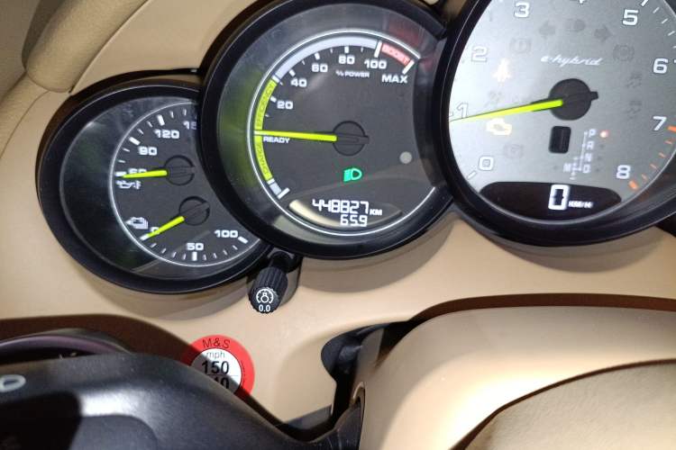 Used Porsche Cayenne E-Hybrid 2015 Cayenne S E-Hybrid 3.0T Odometer Close Up