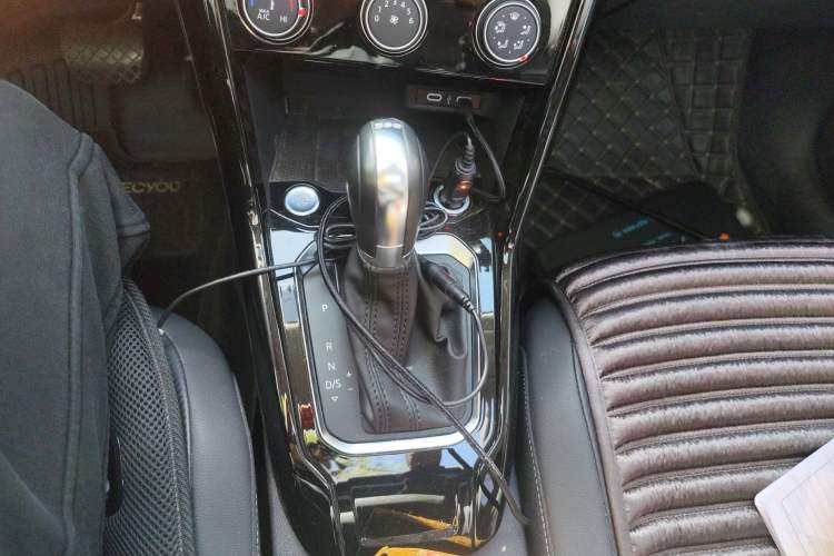 Used Volkswagen T-ROC 2021 280TSI DSG Two-Wheel Drive Comfort Connect Edition Gear Lever