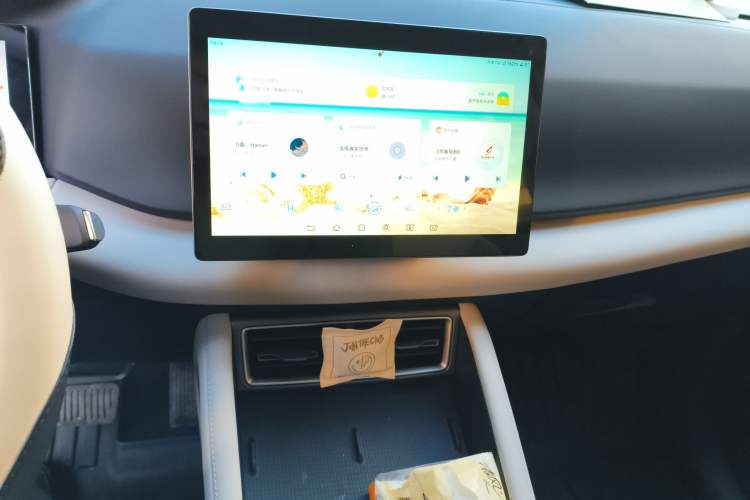 Used BYD Yuan UP 2025 Model 301KM Leading Version Audio And AC Panel