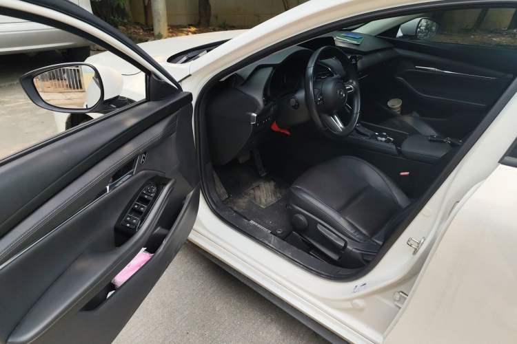 Used Mazda 3 Axela 2022 2.0L Automatic ZhiZun Edition
