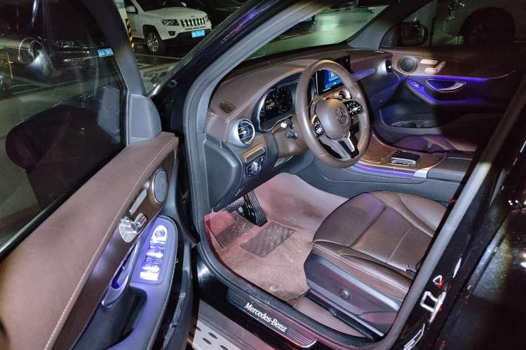 Used Mercedes-Benz GLC 2022 Second Facelift GLC 260 L 4MATIC Luxury Edition Interior 3