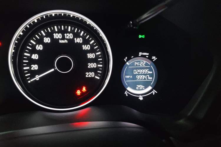 Used Honda Vezel 2020 1.5L CVT Luxury Edition Odometer Close Up