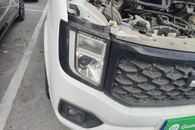 Used JMC Fushun 2023 2.0T Manual Short-Wheelbase Mid-Height Commercial Multi-Purpose 5-Seater Passenger Vehicle