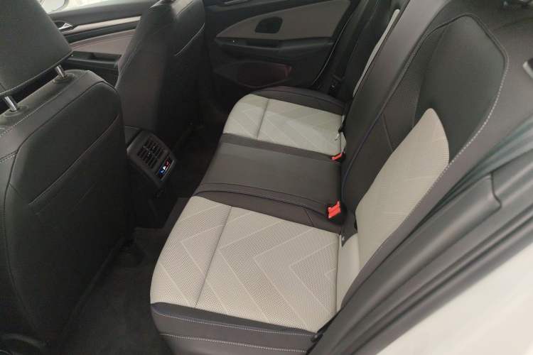 Used Volkswagen Golf 2025 300TSI R-Line