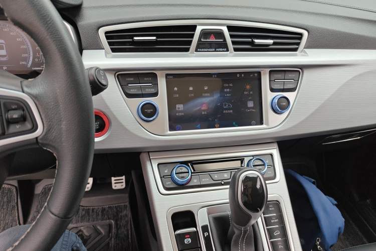 Used Geely Auto Emgrand X7 Sport 2016 1.8TD Automatic Smart Model Audio And AC Panel