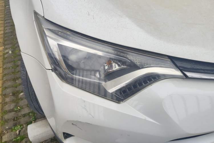 Used Toyota RAV4 2016 2.0L CVT Two-Wheel Drive Fashion Edition China V Standard
