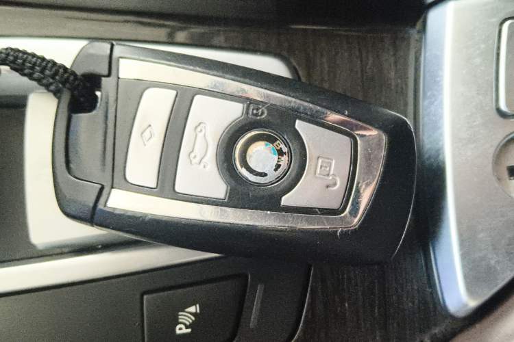 Used BMW 5 Series 2014 525Li Luxury Design Package