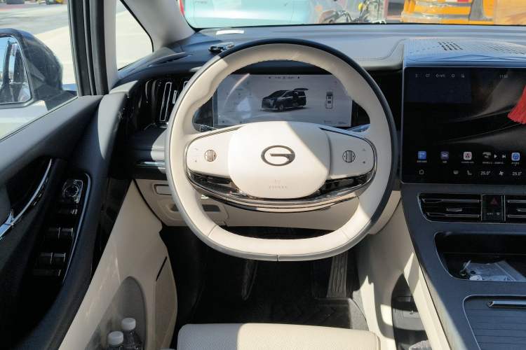 Used GAC Trumpchi Xiangwang M8 2026 Model Qiankun Ultra First-Class Cabin Steering Wheel