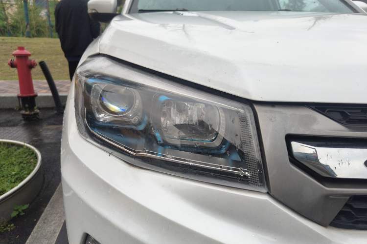 Used CHANGAN CS75 2017 Shangkui Edition 1.5T Automatic Fengxiang Model Right Front Headlight