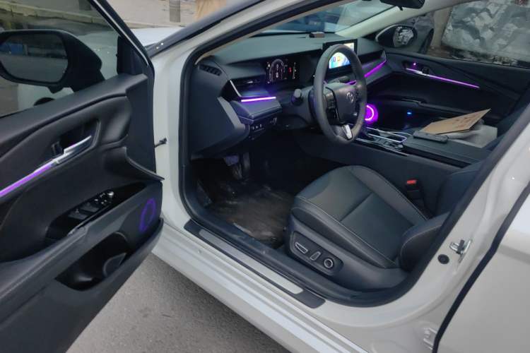 Used Toyota Camry 2024 Dual-Motor 2.0 HGVP Luxury Edition Driver Seat