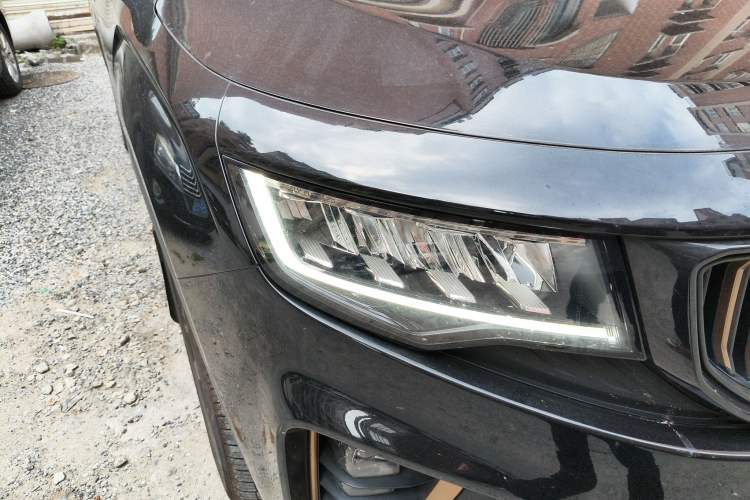 Used Geely Auto Haoyue 2022 1.8TD DCT Black Gold Limited Edition 7-Seater Right Front Headlight