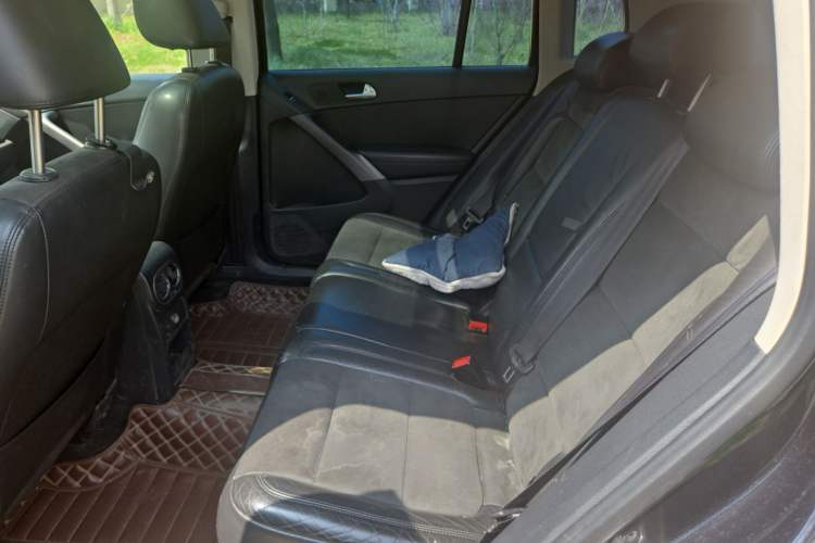 Used Volkswagen Tiguan 2010 2.0 TSI Automatic All-Wheel-Drive Elite Edition Left Rear Seat