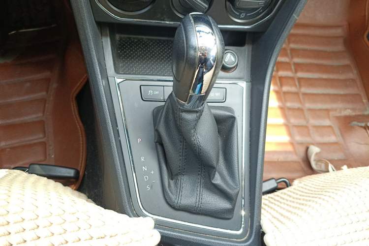 Used Volkswagen Gran Lavida 2015 1.6L Automatic Comfort Edition
