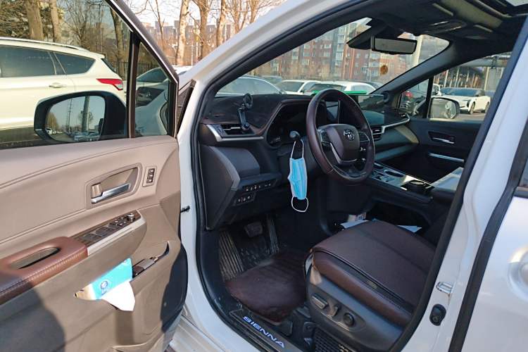 Used Toyota SIENNA 2021 2.5L Hybrid Platinum Edition