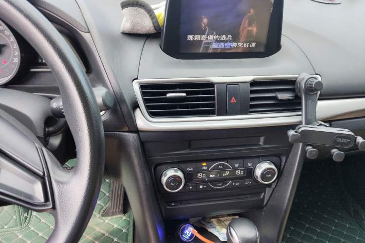 Used Mazda 3 Axela 2019 Cloud-Controlled Sedan 1.5L Automatic Luxury Model China VI Standard