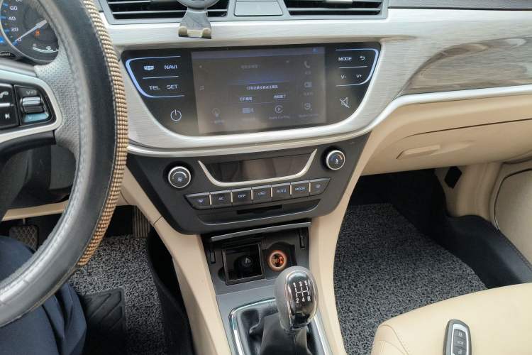 Used Geely Auto Emgrand 2017 Sedan Million Edition 1.5L Manual Luxury Model
