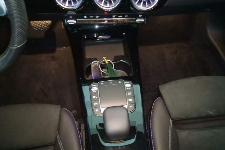 Used Mercedes-Benz A-Class 2022 Revised Version A 200 L Sport Sedan Fashionable Style
