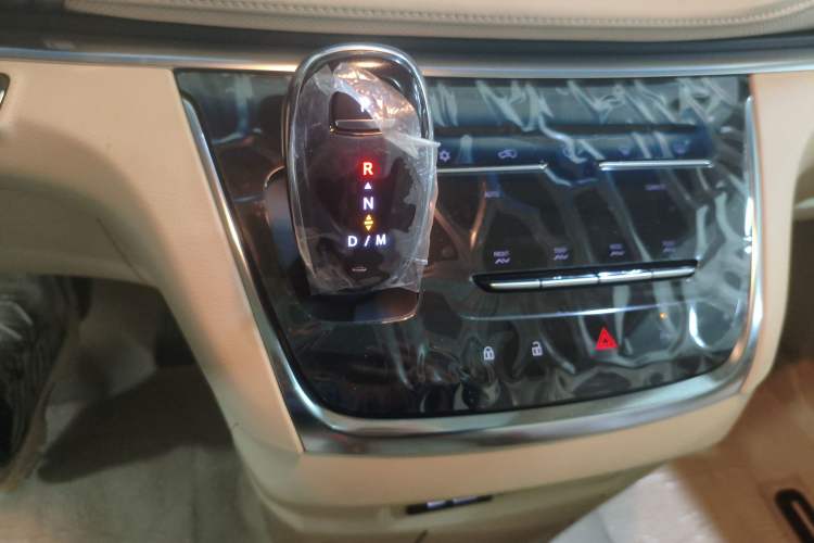 Used Buick GL8 2023 Facelifted Land Cruiser Executive Luxury Version