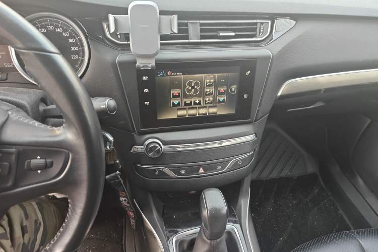 Used Peugeot 408 2016 1.6T Automatic Luxury Edition Audio And AC Panel