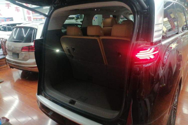 Used Denza D9 2022 EV 600 Four-Wheel Drive Prestige Model
