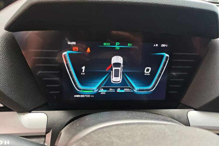 Used BYD Song Pro New Energy 2019 DM 1.5T Four-Wheel Drive Performance Edition Deluxe Model Odometer Close Up