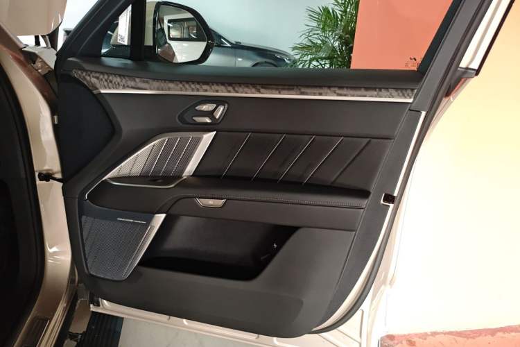 Used ONVO Luxeed L90 2025 Model—Ultra Six-Seater Version