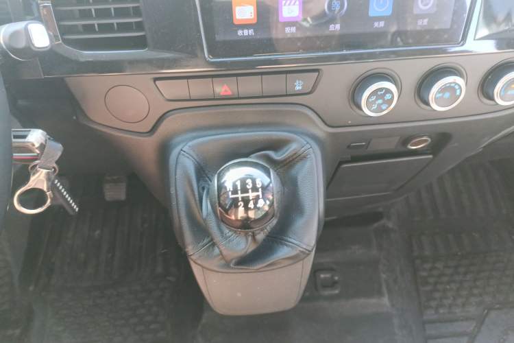 Used JMC Fushun 2022 2.0T Manual Multi-Function Passenger Vehicle Short Wheelbase Mid-Height Roof 6-Seater