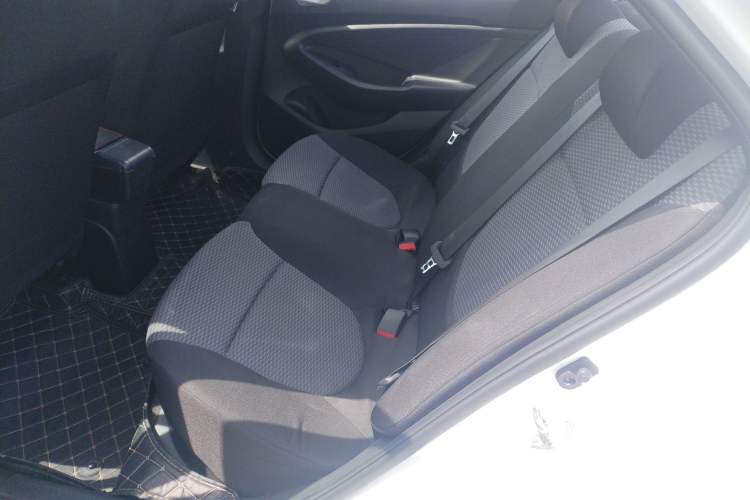 Used Hyundai Verna (older generation) 2017 1.4L Manual Refreshed Version China V Standard Left Rear Seat