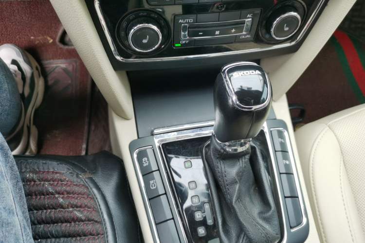 Used Skoda Superb 2013 1.8TSI Automatic Yashi Edition
