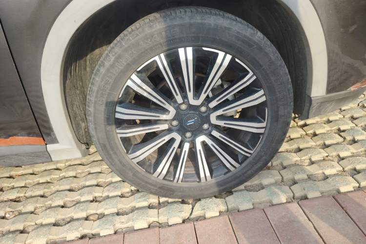 Used CHANGAN OSHAN X5 2021 Revised Version 1.5T DCT Luxury Edition Right Front Wheel Hub