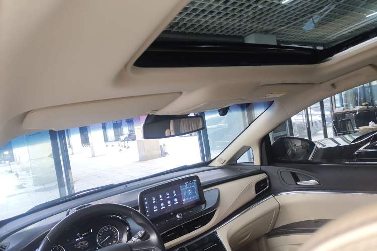 Used Buick GL8 2023 Facelifted Land Cruiser Executive Luxury Version
