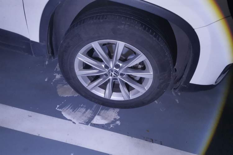 Used Volkswagen Tiguan 2017 300TSI Automatic Two-Wheel Drive Silk Road Luxury Edition Right Front Wheel Hub