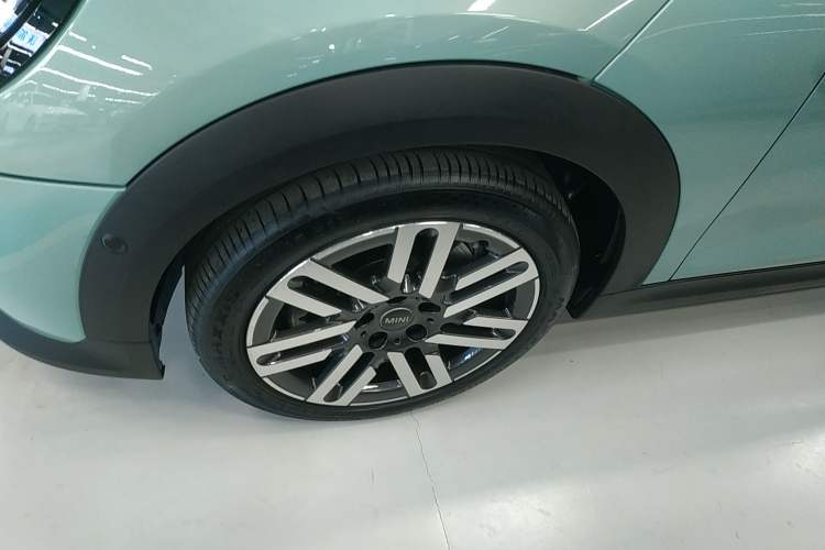 Used MINI 2025 1.5T COOPER Classic Edition
