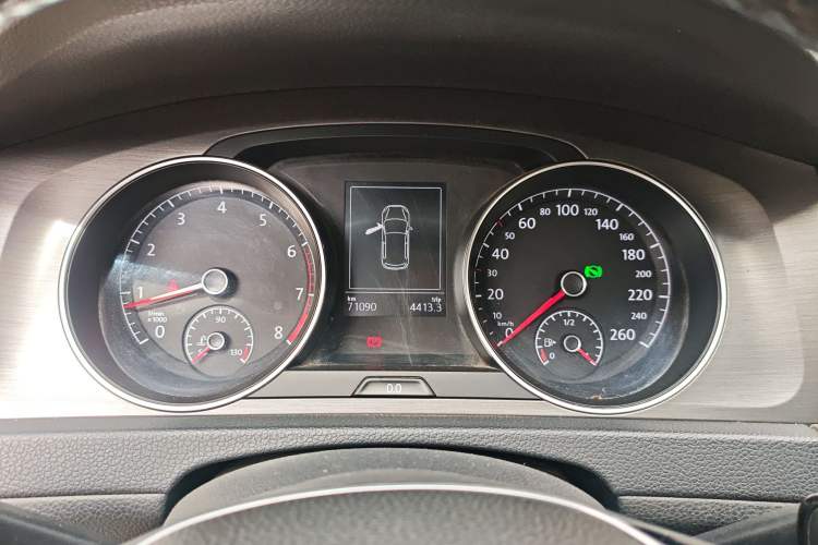 Used Volkswagen Golf 2016 230TSI Automatic Comfort Version Instrument Cluster