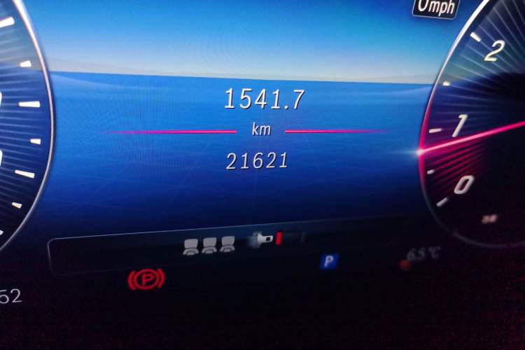 Used Mercedes-Benz C-Class 2023 Second Facelift C 260 L Odometer Close Up