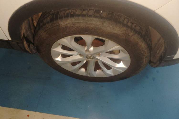 Used Brilliance V3 2015 1.5L Automatic Smart Version Right Front Wheel Hub