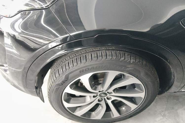 Used Land Rover Discovery Sport 2022 249 PS R-Dynamic SE Performance Tech Edition 5 Seats Left Front Wheel Hub