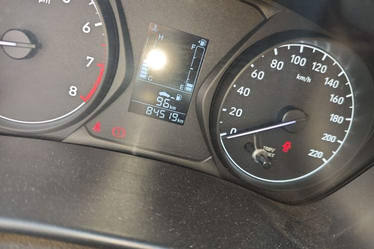 Used Hyundai Verna (older generation) 2017 1.4L Manual Refreshed Version China VI Standard Odometer Close Up