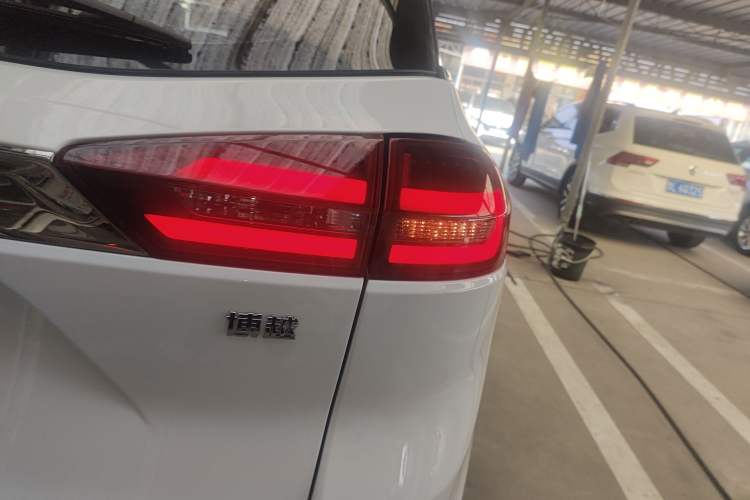 Used Geely Auto Emgrand X7 Sport 2020 1.8TD DCT Two-Wheel Drive Smart Connect 4G-Enabled Version
