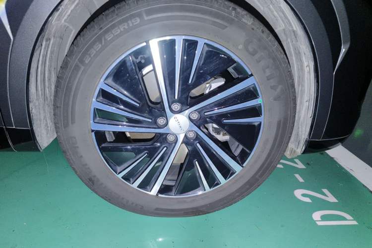 Used Lynk & Co 08 EM-P 2025 120km Long-Range Pro
